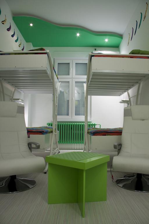 Pop Art Hostelベオグラード 部屋 写真